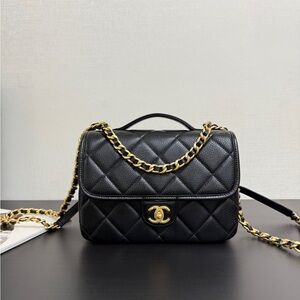 CHANEL Black Quilted Leather Shoulder Bag with Gold Chain